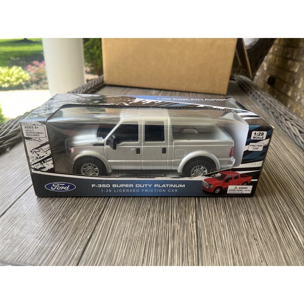 Ford F-350 Super Duty Platinum 1 : 28 Licensed Friction Car Silver